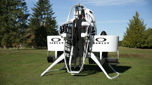 bubba-watson-golfcart-jetpack-960.jpg